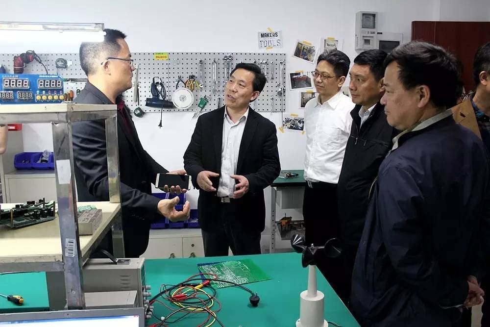 省政協(xié)副主席、科技廳廳長郭躍進蒞臨微特調研
