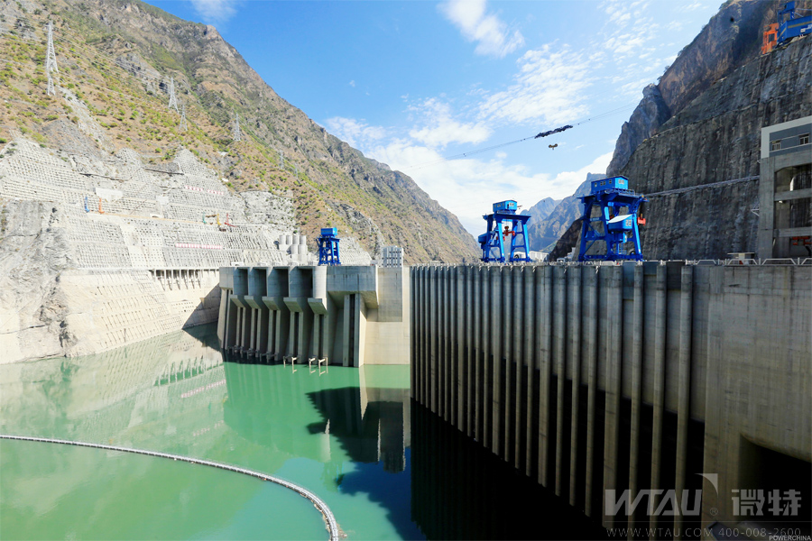 進(jìn)水口門機全景